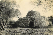 Black and white photo of trullo